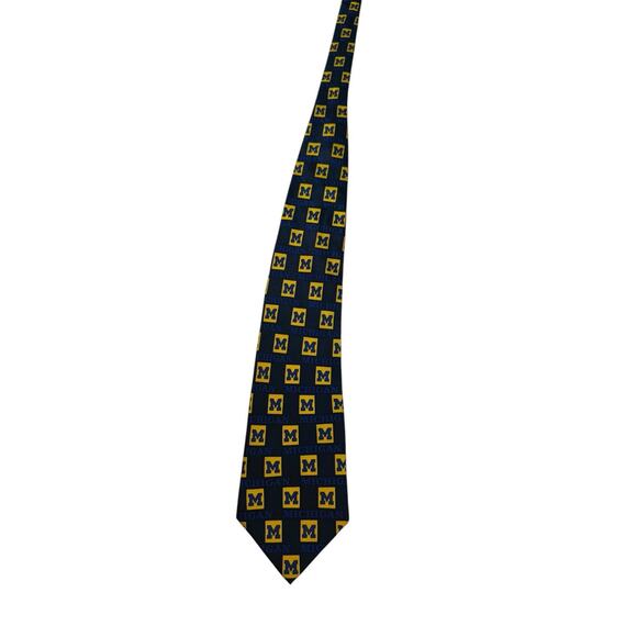 Merge Left University Of Michigan Logo Collegiate Novelty Necktie 100% Silk - Picture 3 of 8